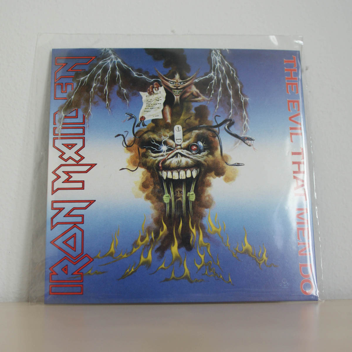 Iron Maiden - The Evil That Men Do - Iron Maiden Collector